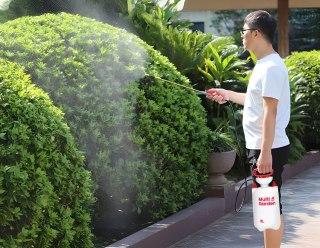 Opryskiwacz Ciśnieniowy Ogrodowy 8L – Regulowana Dysza, Pasek Na Ramię MultiGarden